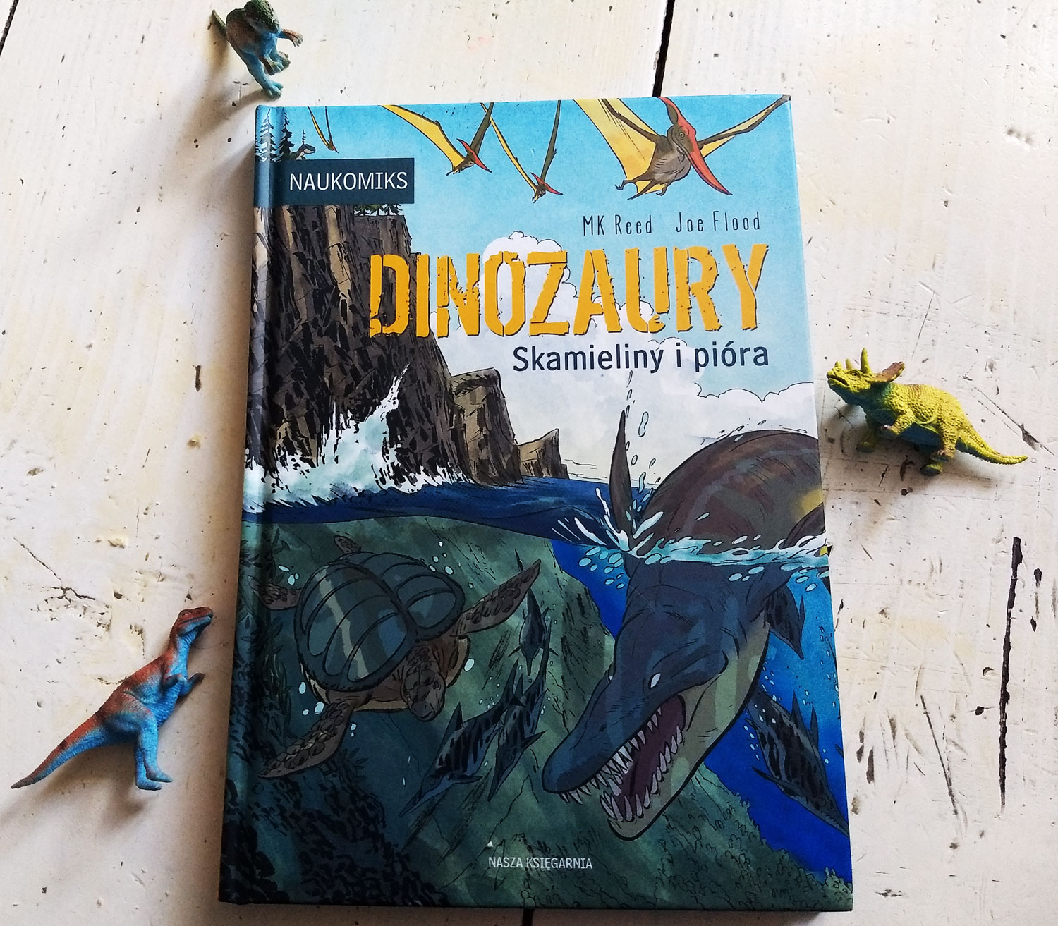 dniozaury skamieliny i pióra, książki o dinozaurach, książki o dinozaurach dla dzieci, dinozaury dla dzieci 