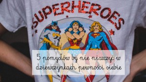 person-wearing-superheroes-printed-t-shirt-701771